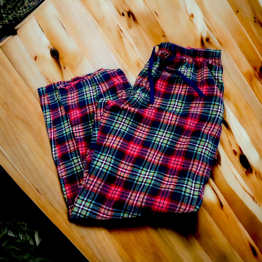 Plaid Women’s Pajamas (Size M)